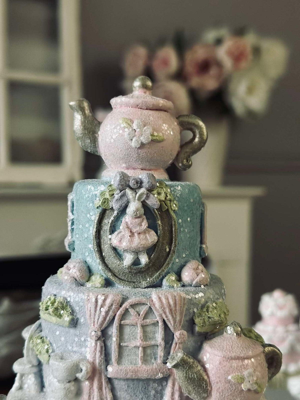 Gâteau avec tasse à thé - décoration de table