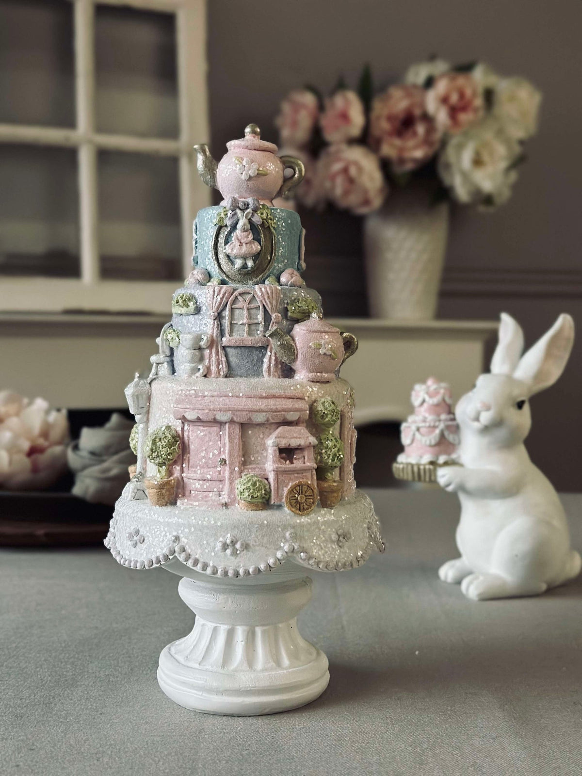 Gâteau avec tasse à thé - décoration de table