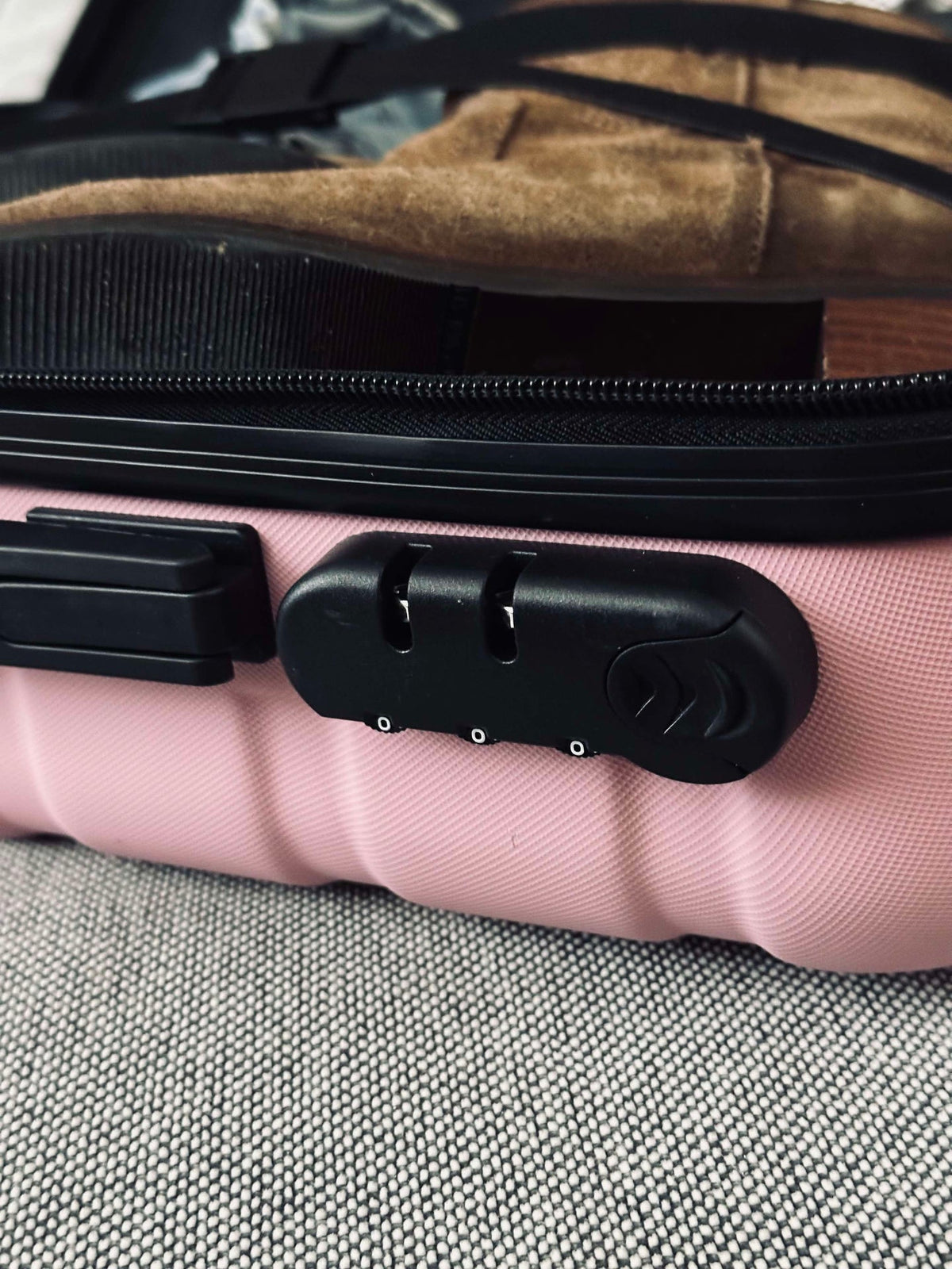 Valise trolley rose légère - approuvée cabine