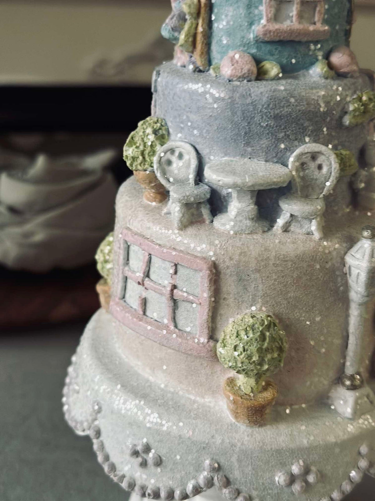 Gâteau avec tasse à thé - décoration de table