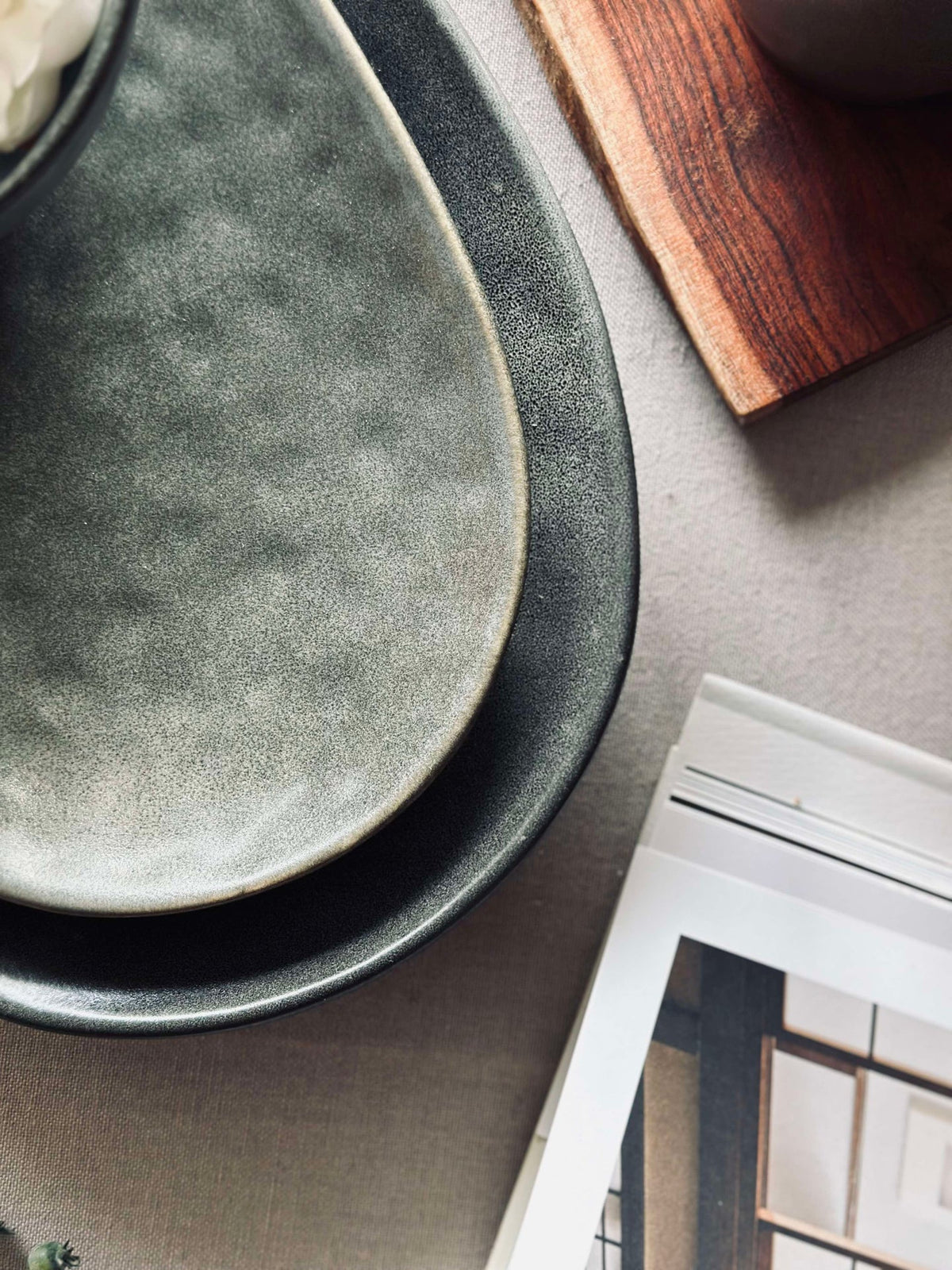 Plat allongé grand en grès - Gris