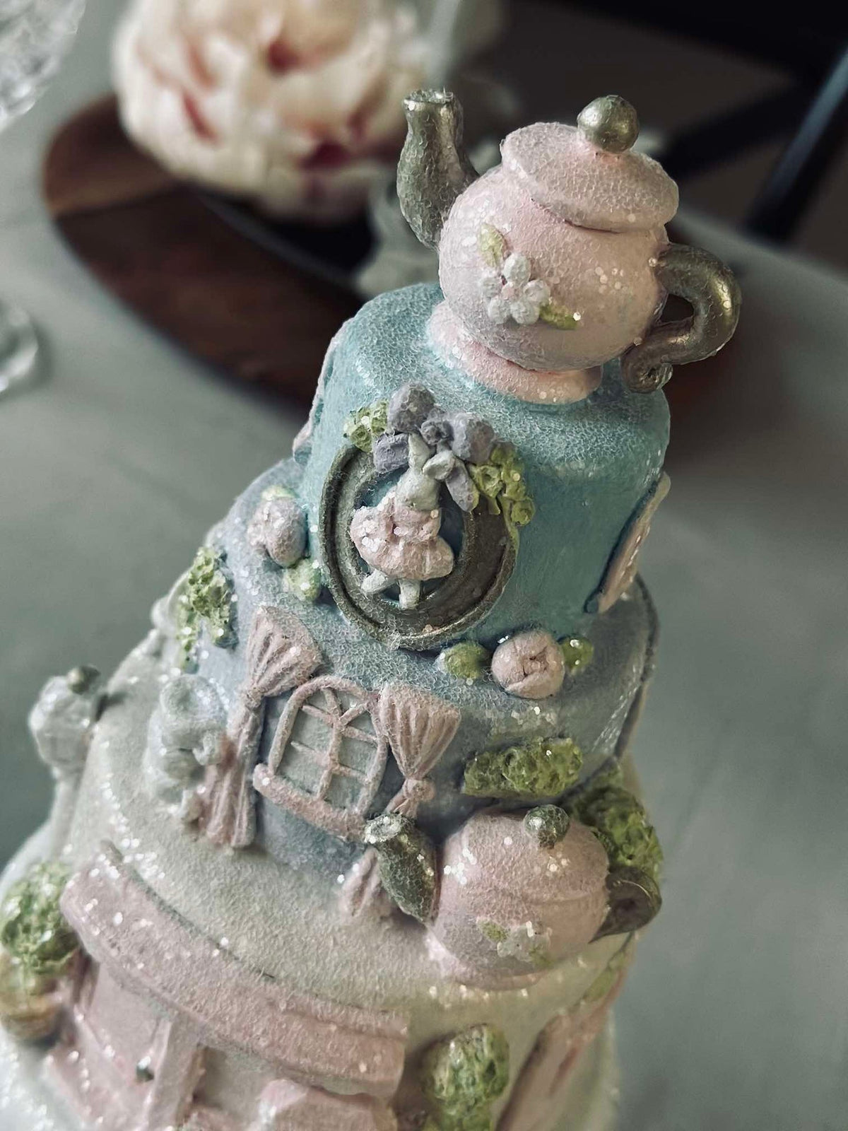 Gâteau avec tasse à thé - décoration de table