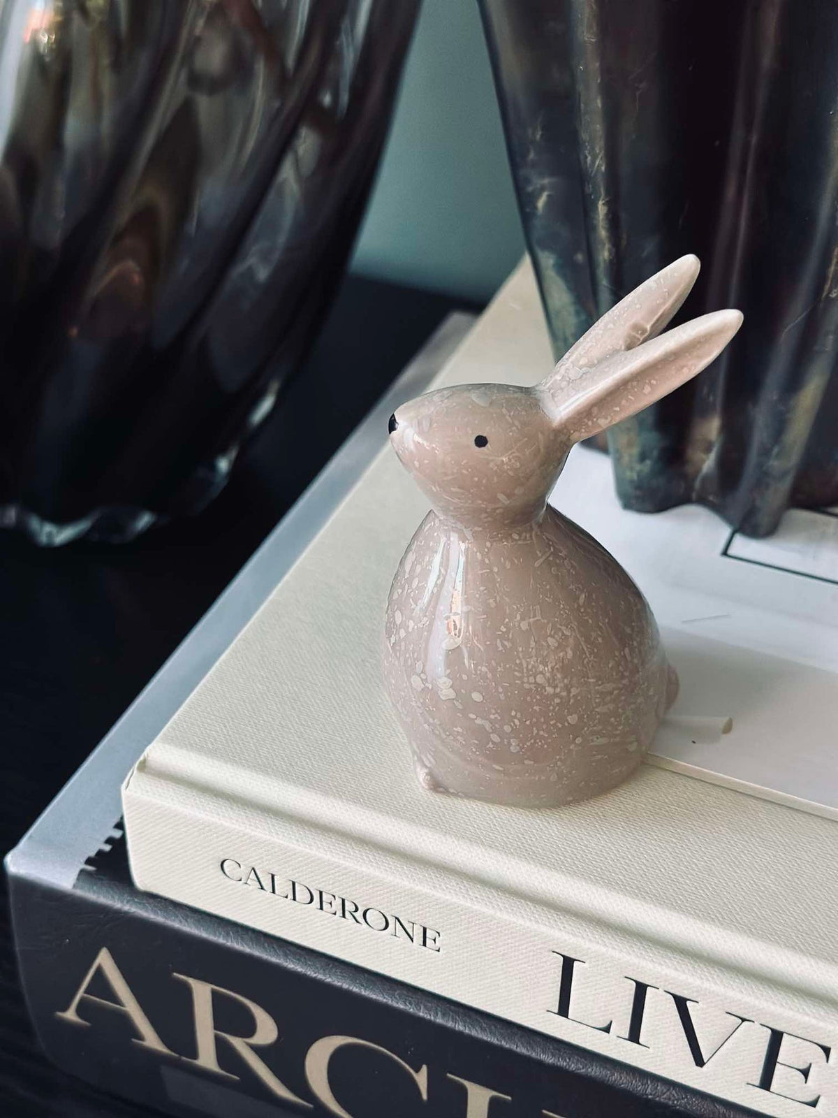 Lapin de Pâques - céramique beige