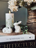 Lapin en porcelaine blanche - Assis