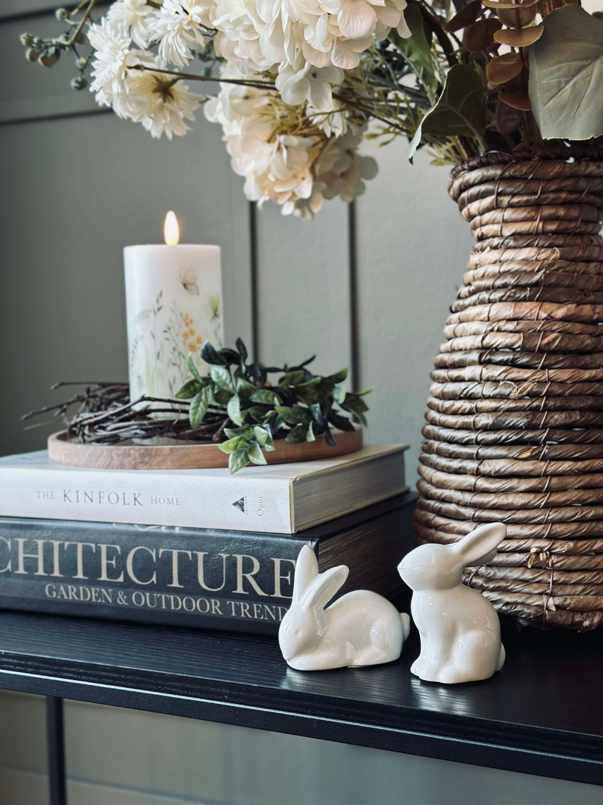 Lapin en porcelaine blanche - Assis