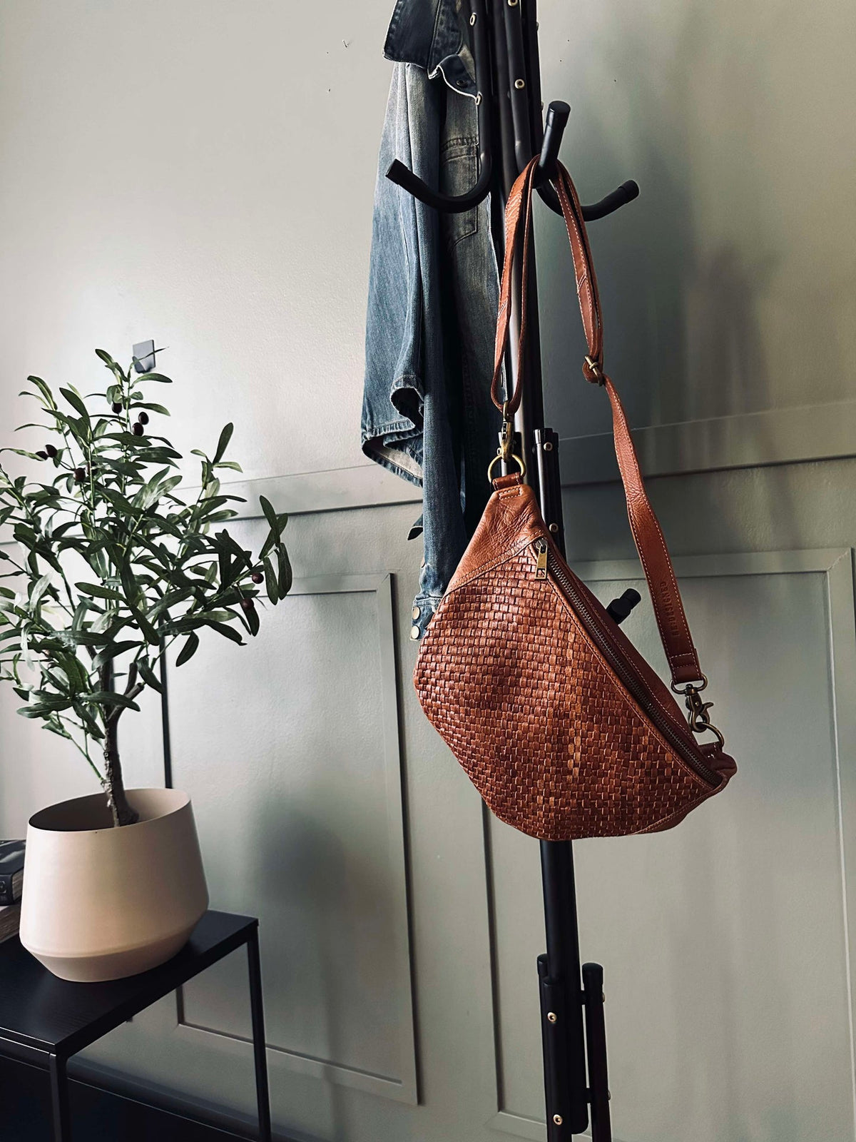 Banane DARIA Leather  - Walnut