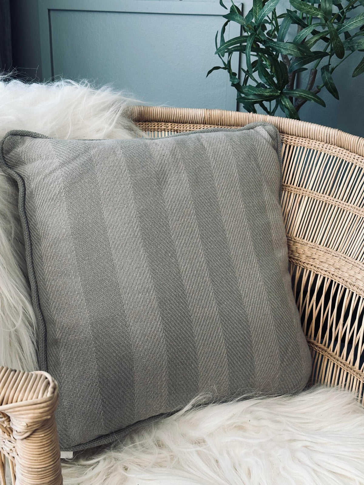 Coussin avec garnissage - Rayures gris / menthe 43x43