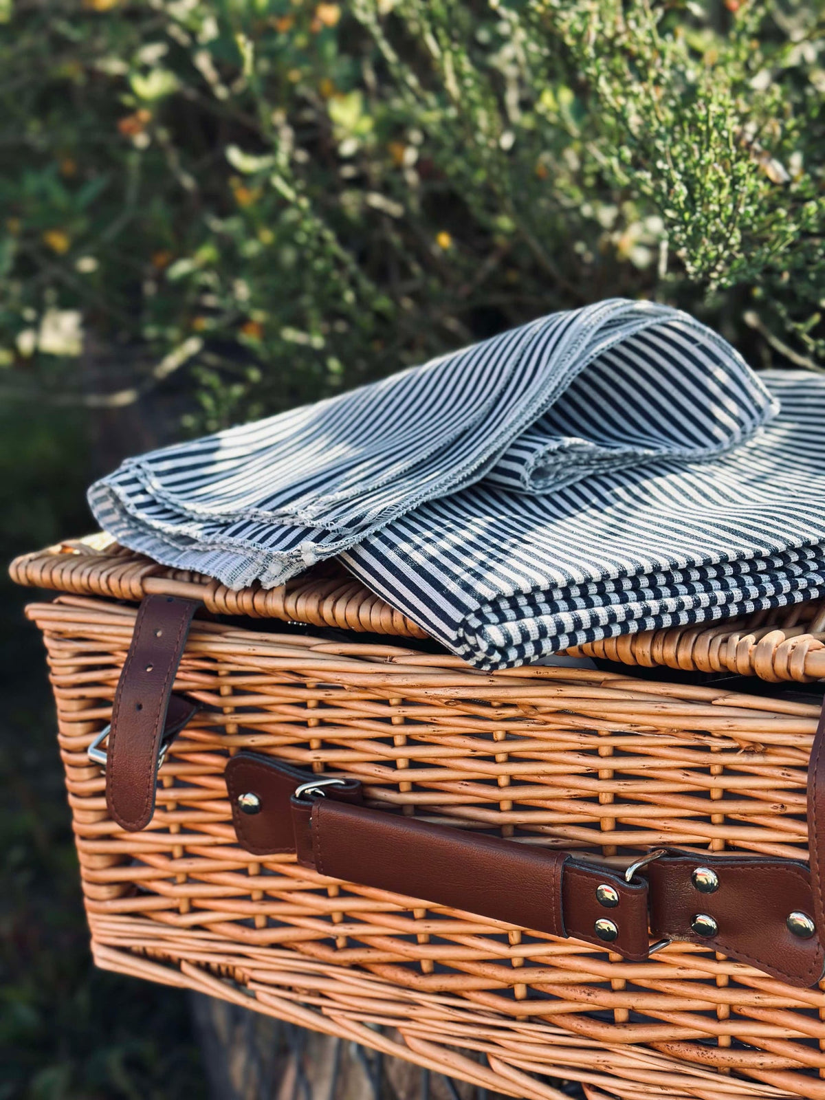 Panier pique-nique avec contenu pour 4 personnes - DELUXE