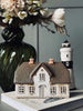 Maison lumineuse avec toit de chaume - Céramique