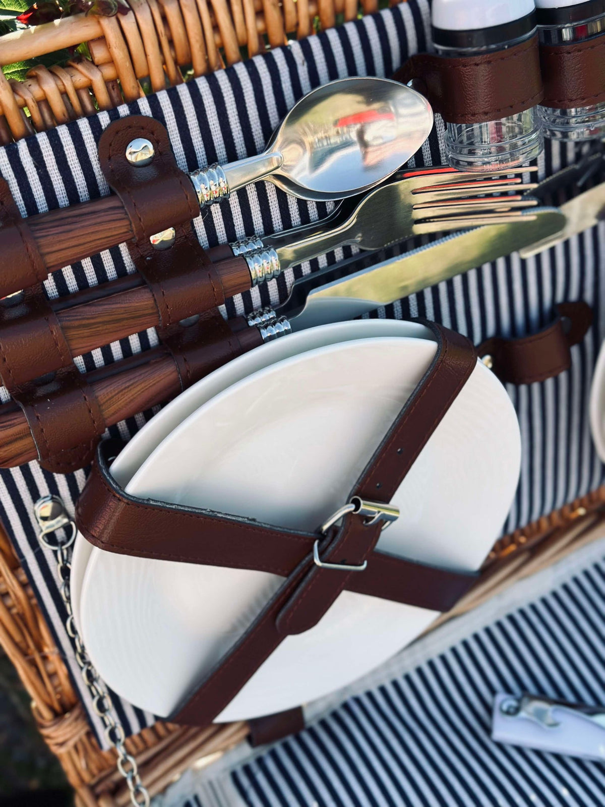 Panier pique-nique avec contenu pour 4 personnes - DELUXE
