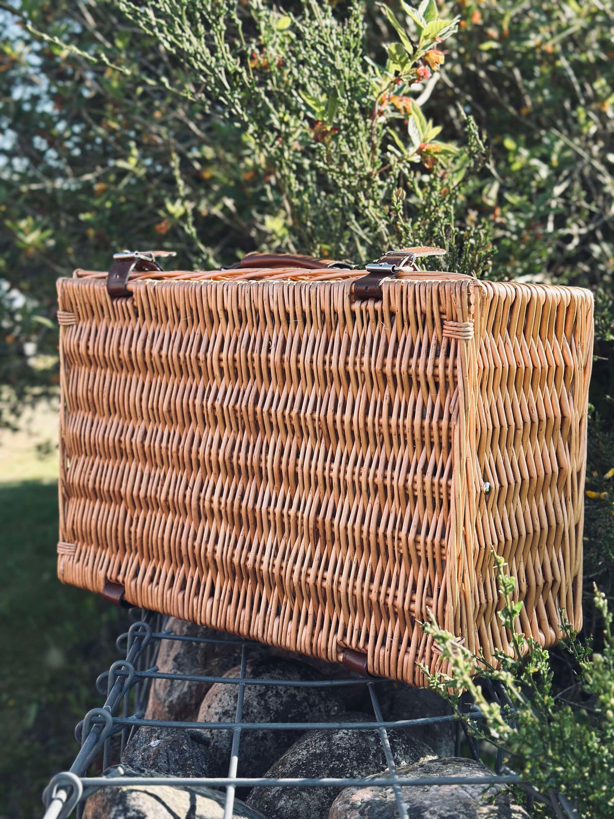 Panier pique-nique avec contenu pour 4 personnes - DELUXE