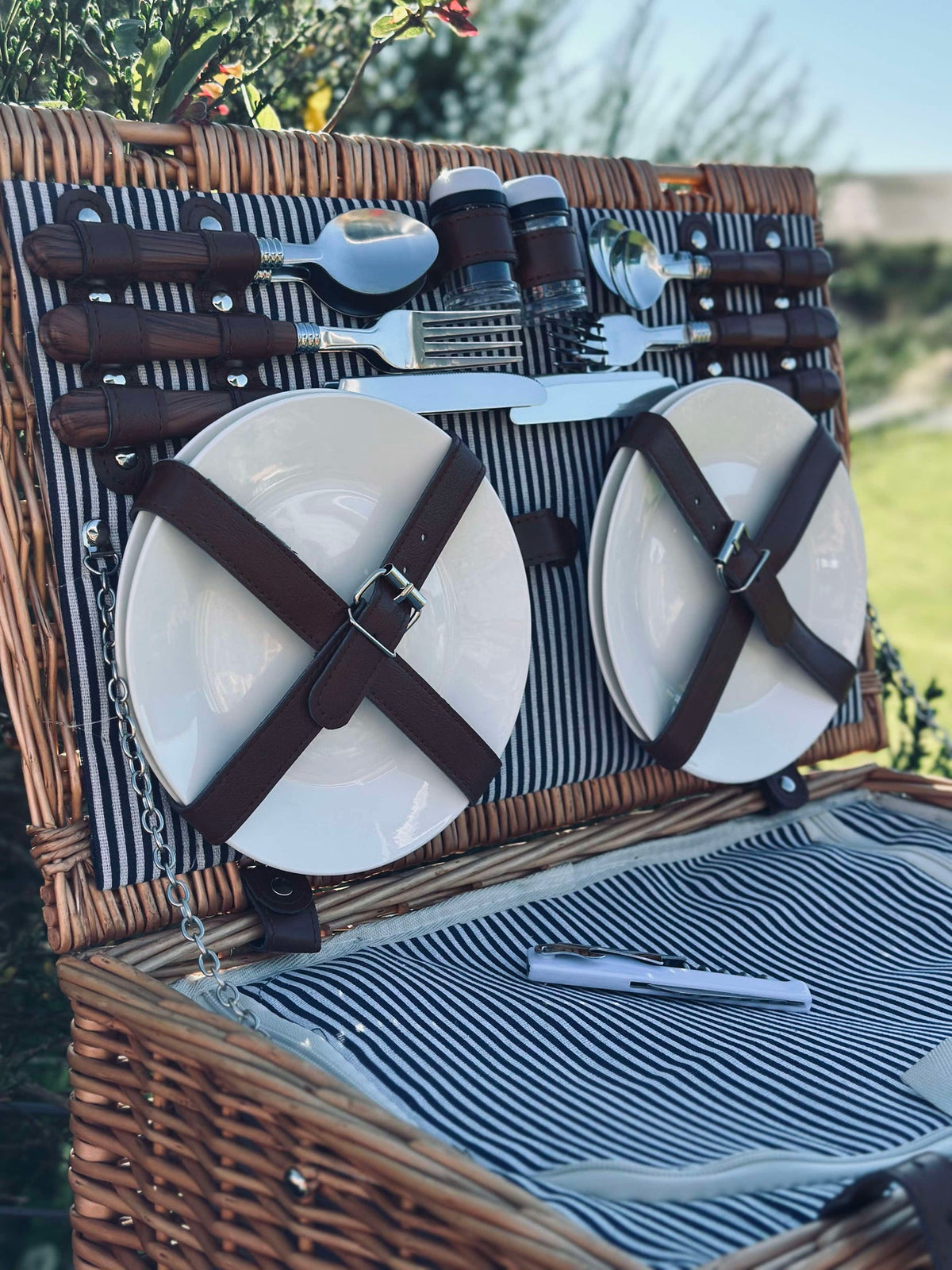 Panier pique-nique avec contenu pour 4 personnes - DELUXE