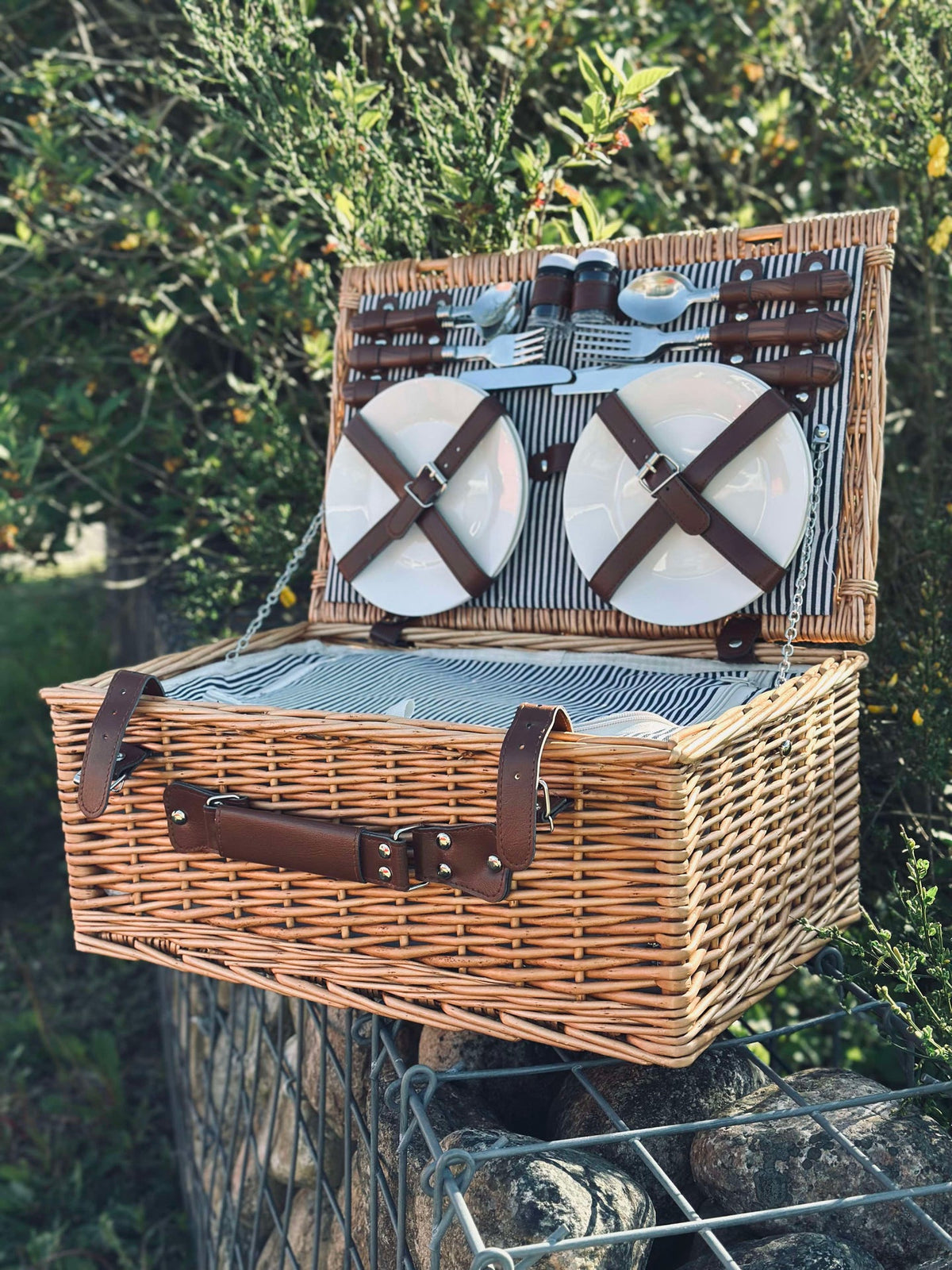 Panier pique-nique avec contenu pour 4 personnes - DELUXE