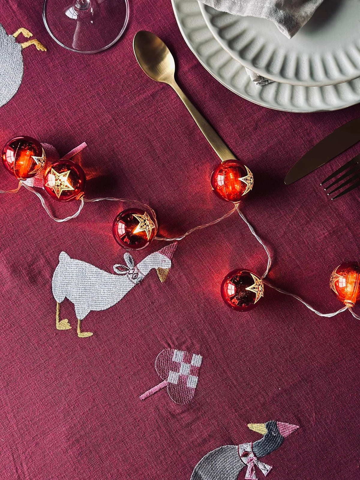 Guirlande lumineuse avec petites boules de Noël