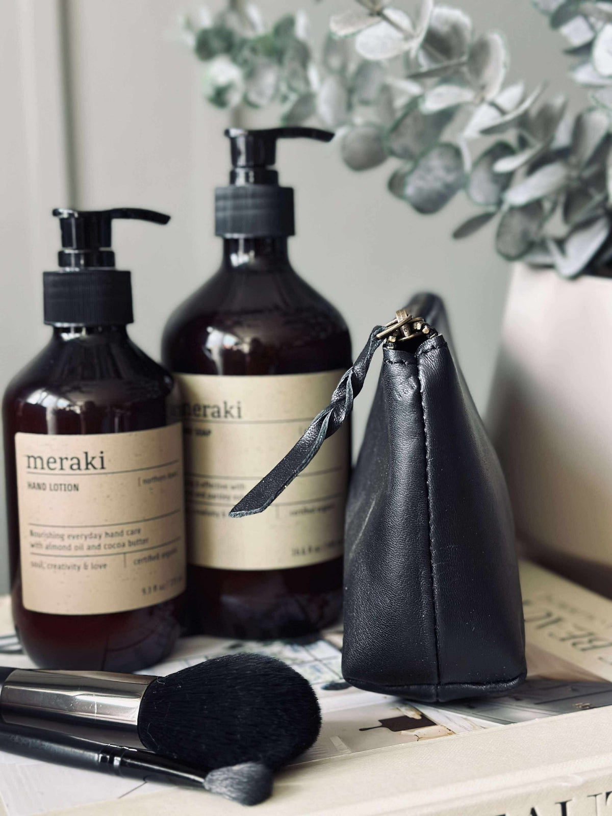 La pochette de maquillage - Black leather