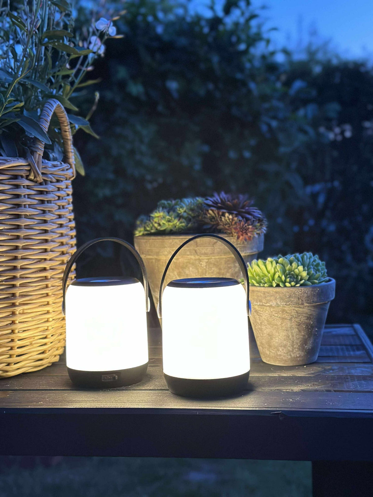 Lanterne LED tactile avec sangle