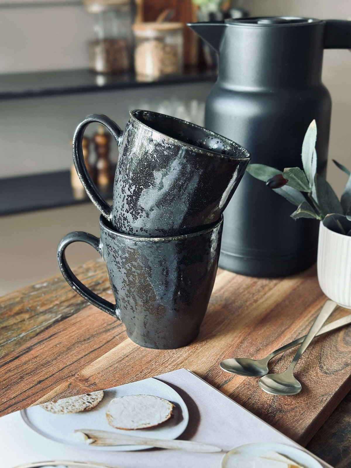 Mug XL avec anse en grès – Noir mat