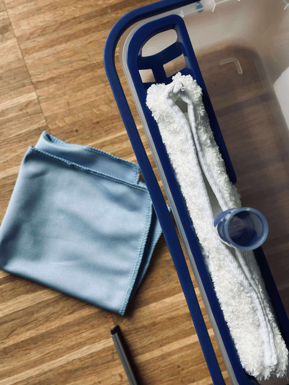 Kit de nettoyage de vitres avec boîte de rangement