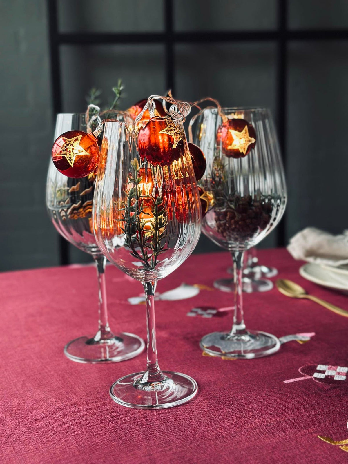 Guirlande lumineuse avec petites boules de Noël