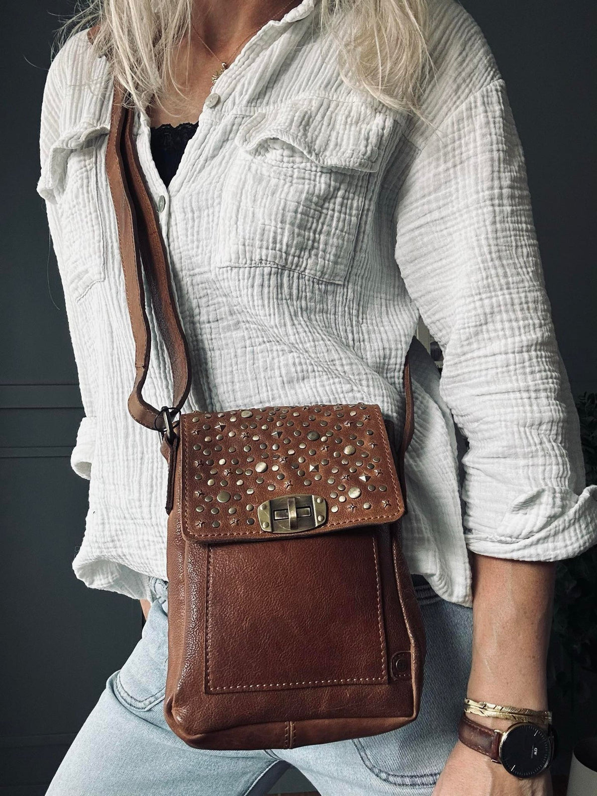 Sac pour téléphone à clous - Cognac