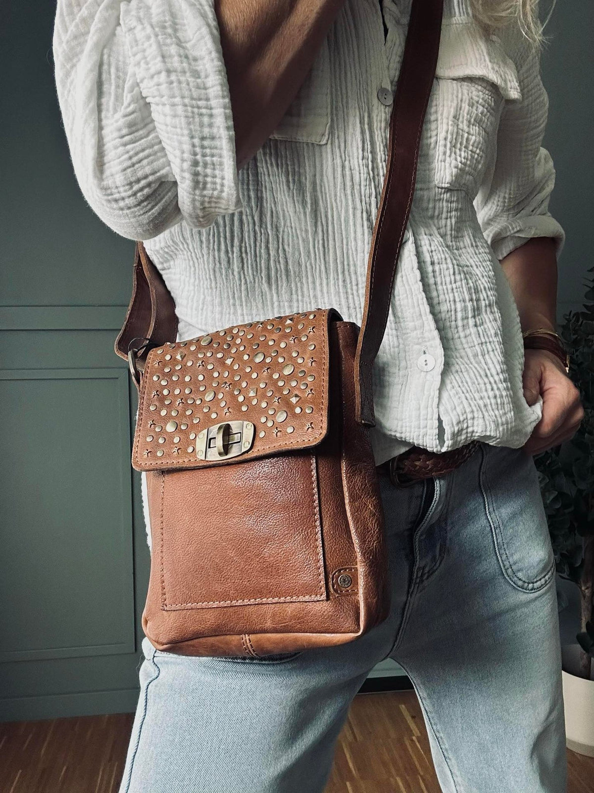 Sac pour téléphone à clous - Cognac