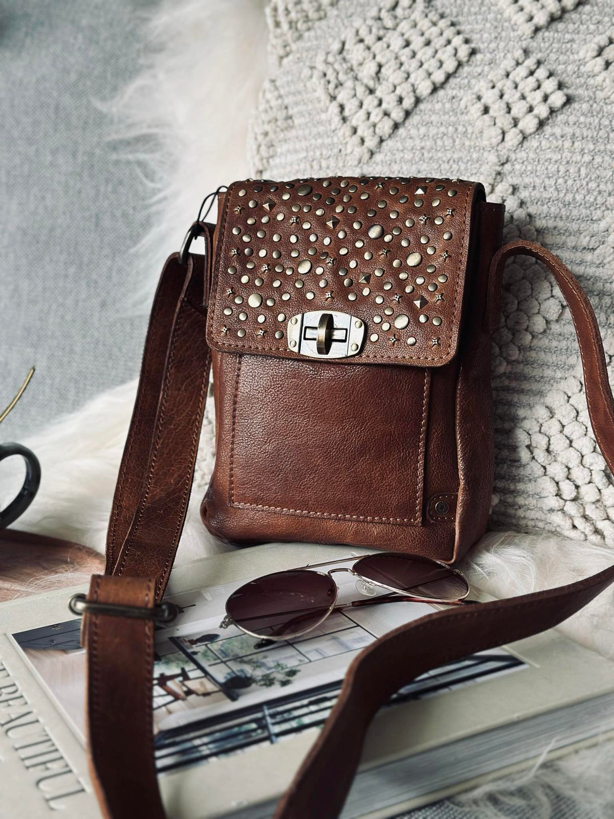 Sac pour téléphone à clous - Cognac