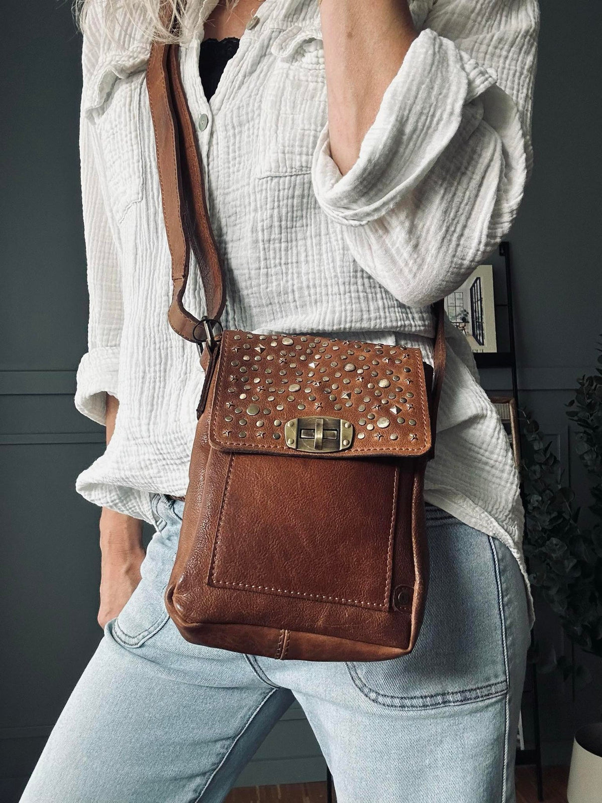 Sac pour téléphone à clous - Cognac