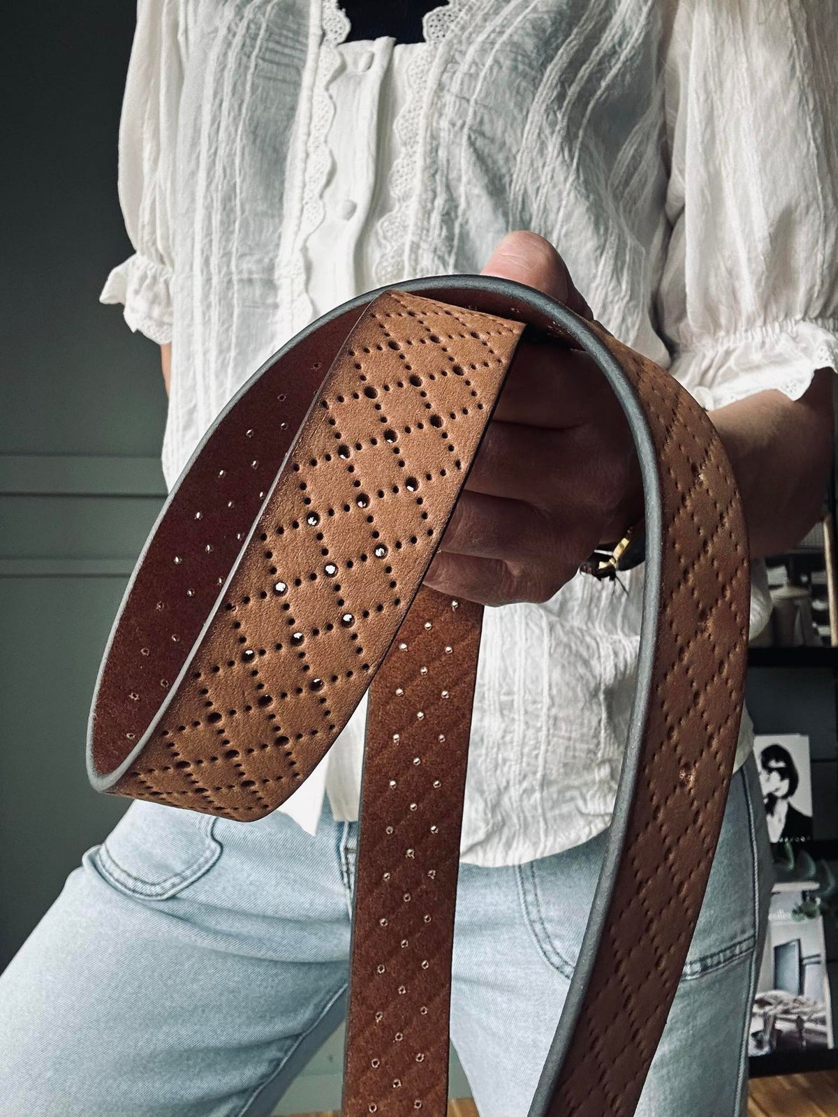 Ceinture en jean ornée de motifs ajourés