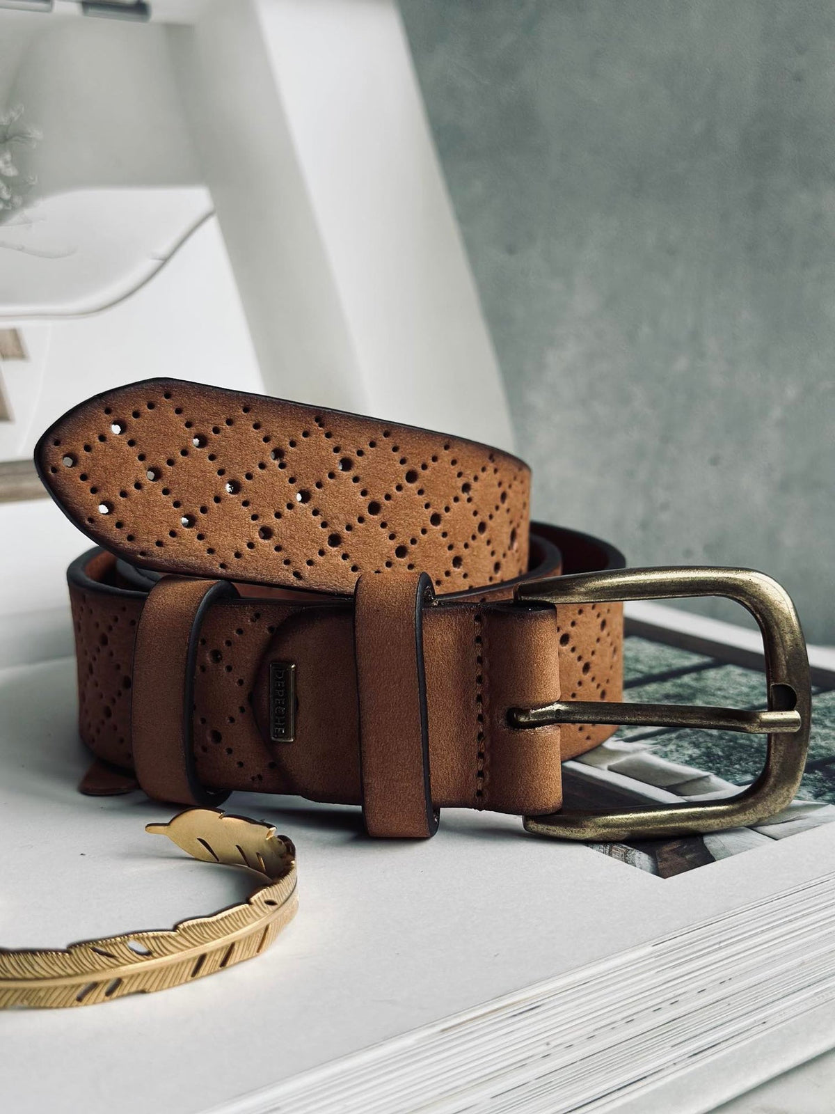 Ceinture en jean ornée de motifs ajourés