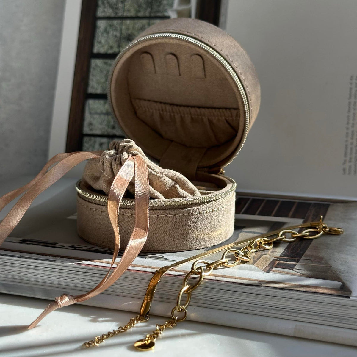 Coffret cadeau Mascha - Ensemble de 2 bracelets plaqués or - Avec écrin à bijoux