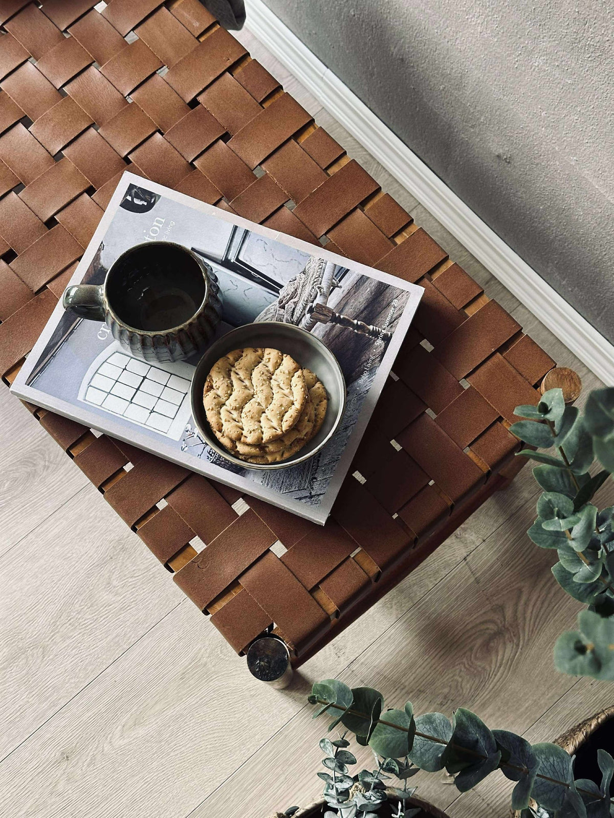 Banc avec assise tressée - cuir cognac