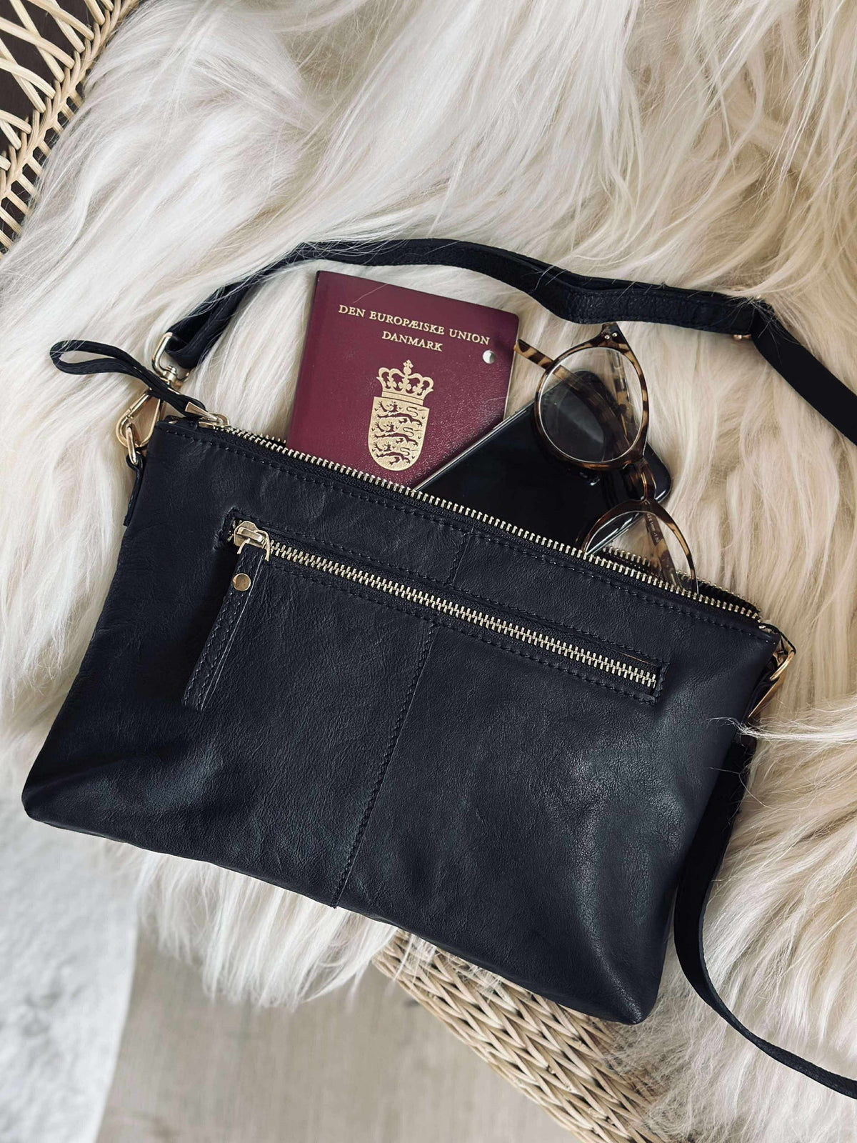 Pochette en cuir noir