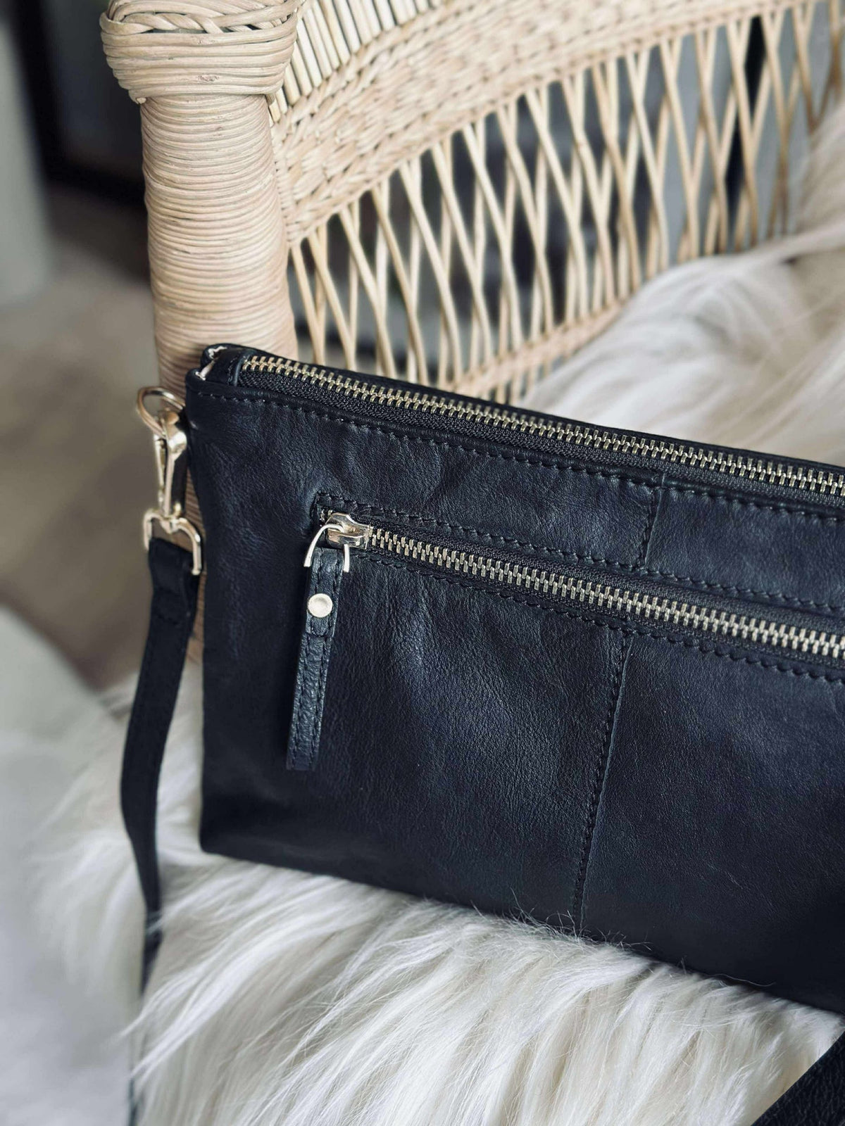 Pochette en cuir noir