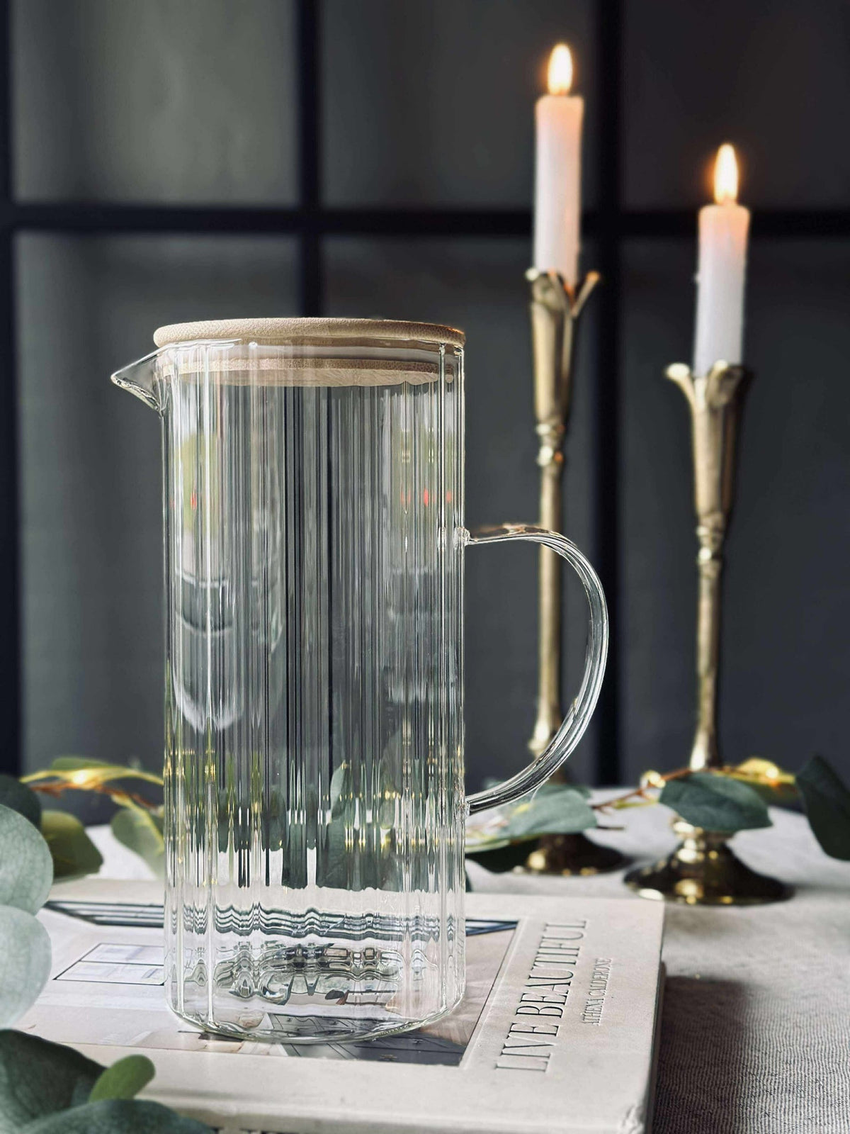 Carafe en verre avec couvercle en bambou