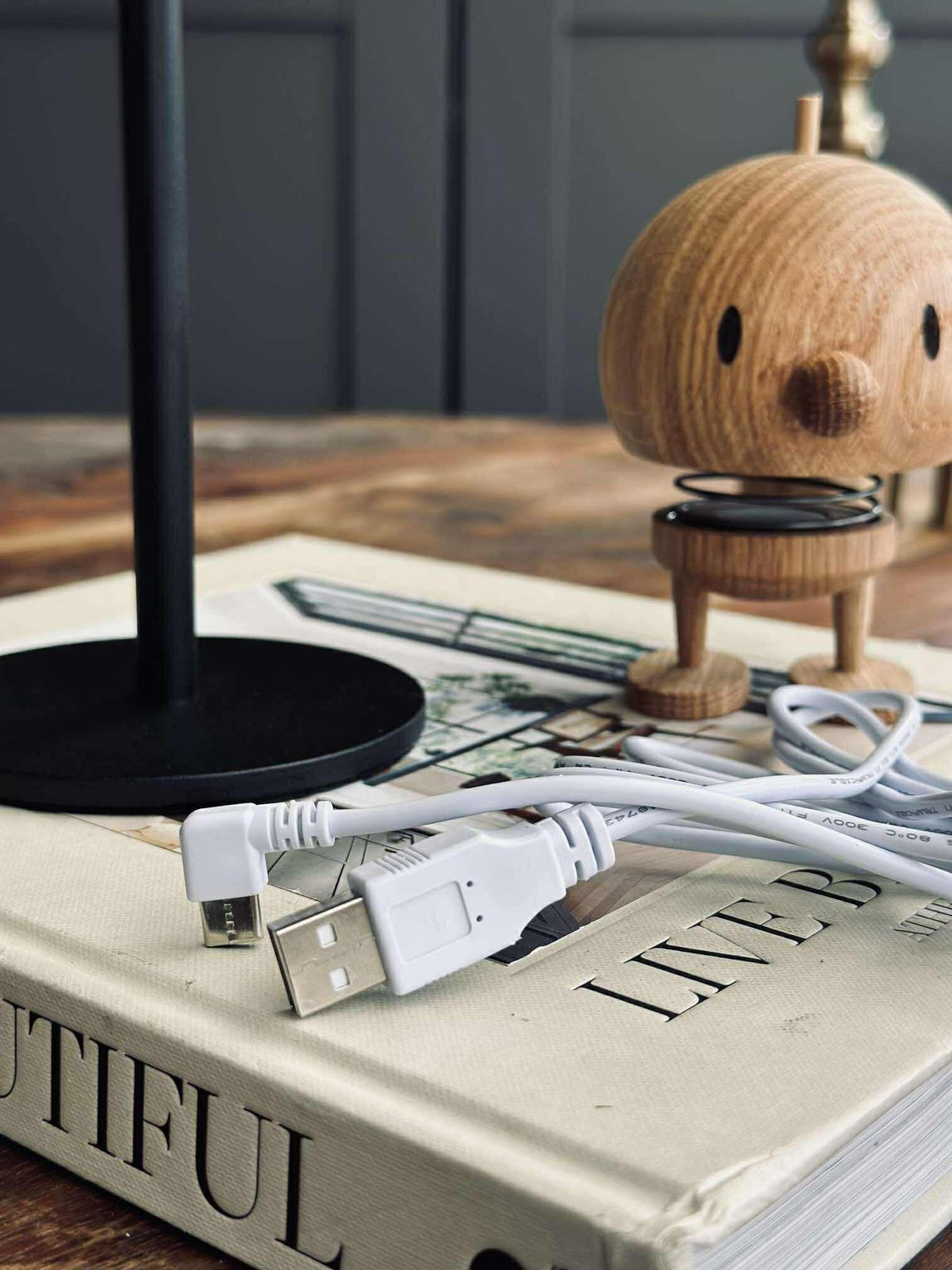 Lampe de table tactile LED Isolde. Noir/Beige