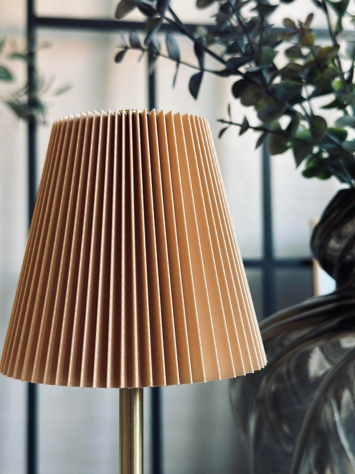 Lampe de table LED Plisse´ beige - rechargeable