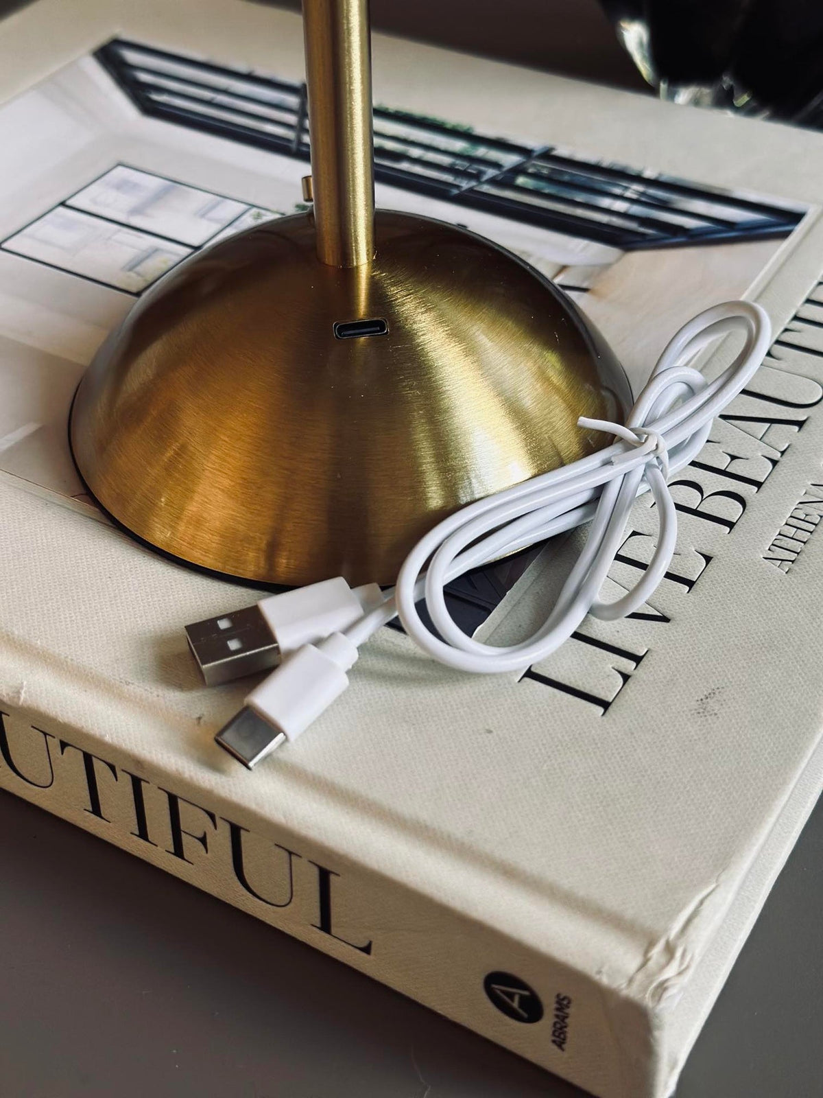 Lampe de table LED Plisse´ beige - rechargeable