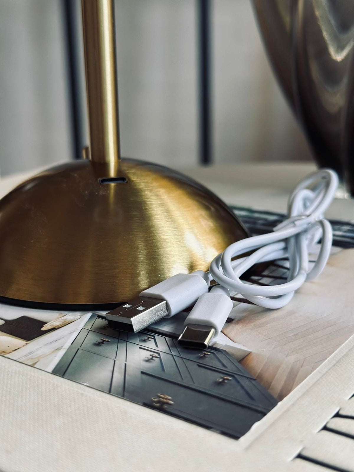Lampe de table LED Large Plisse´ - rechargeable