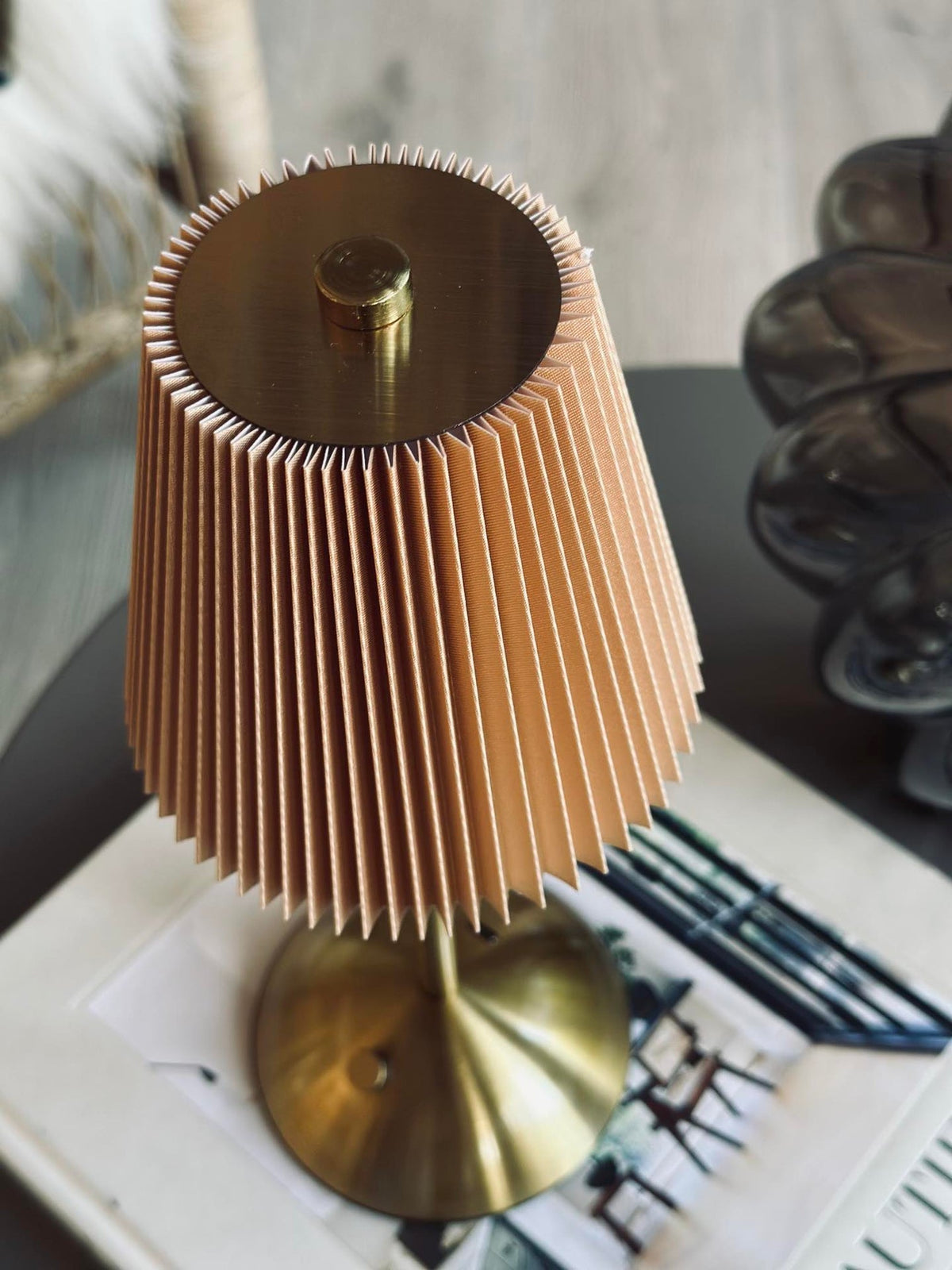 Lampe de table LED Plisse´ beige - rechargeable