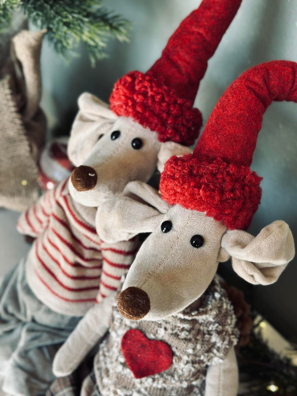 Petite souris de Noël - Garçon assis