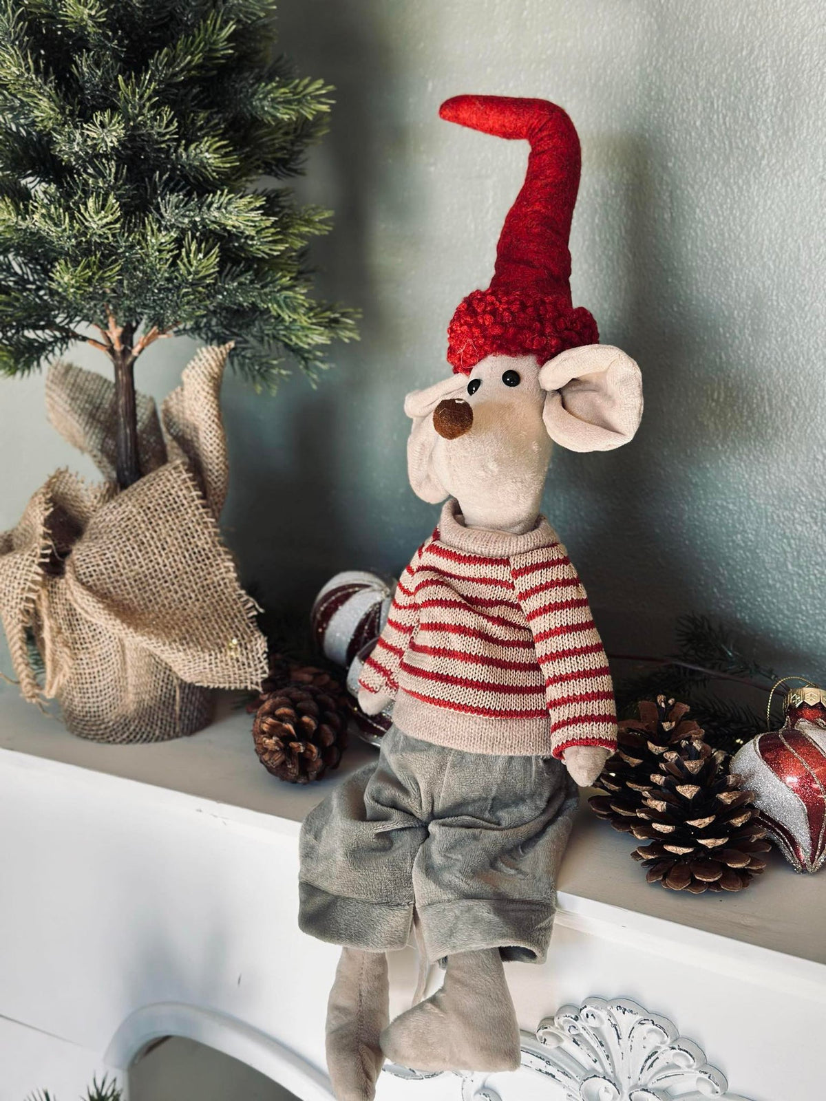 Petite souris de Noël - Garçon assis