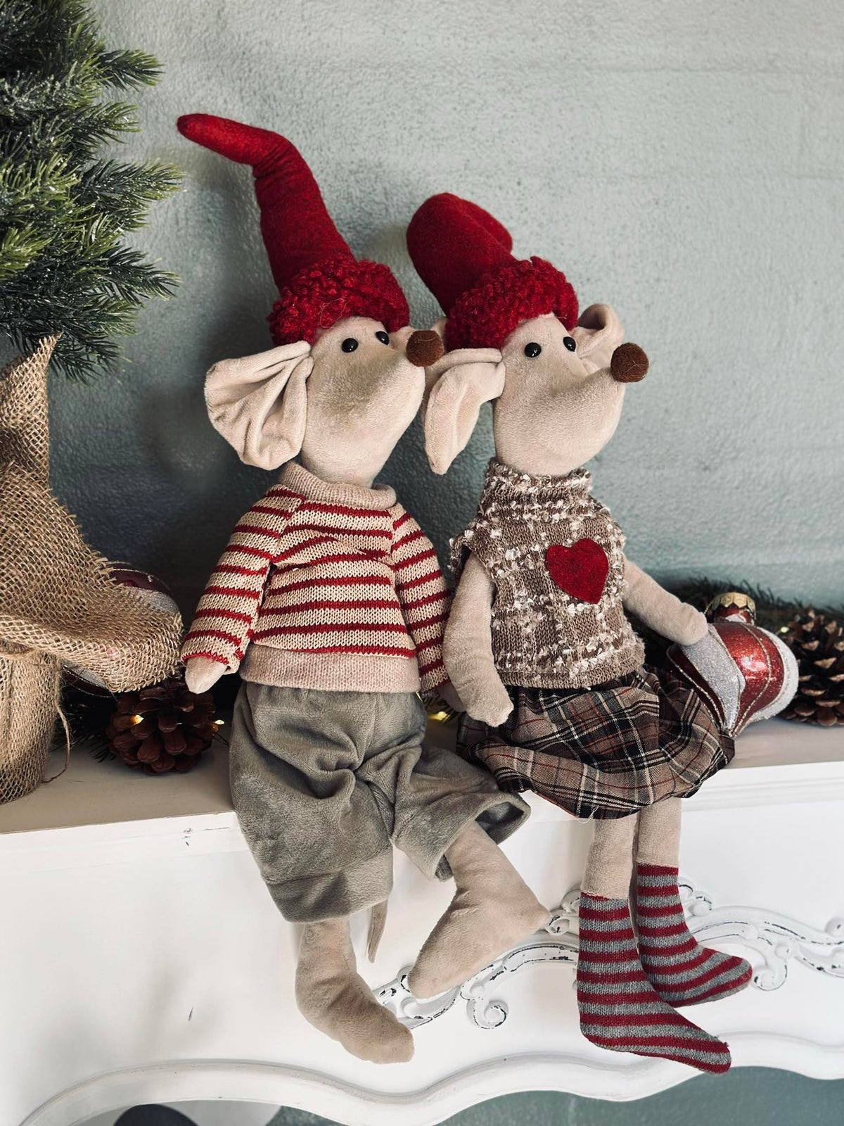 Petite souris de Noël - Garçon assis