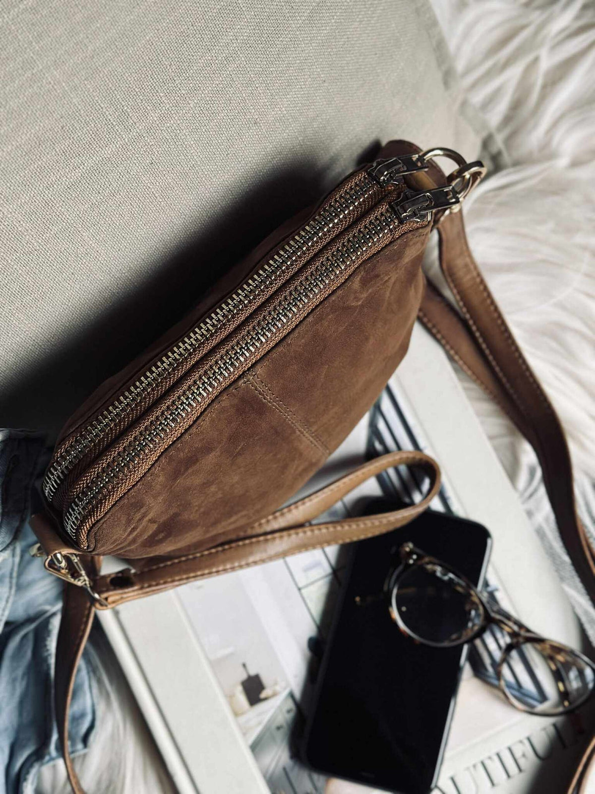 Pochette crossbody ALICE - Daim caramel