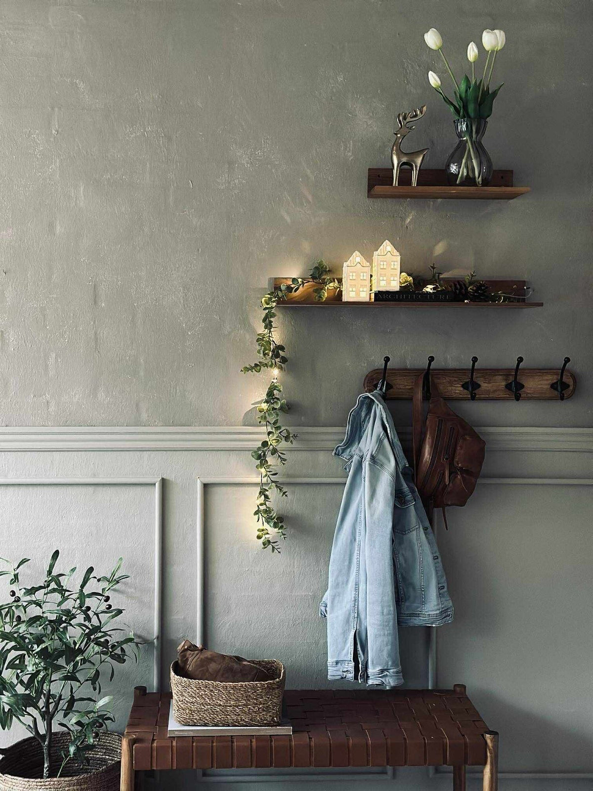 Guirlande lumineuse avec feuilles d’eucalyptus vertes