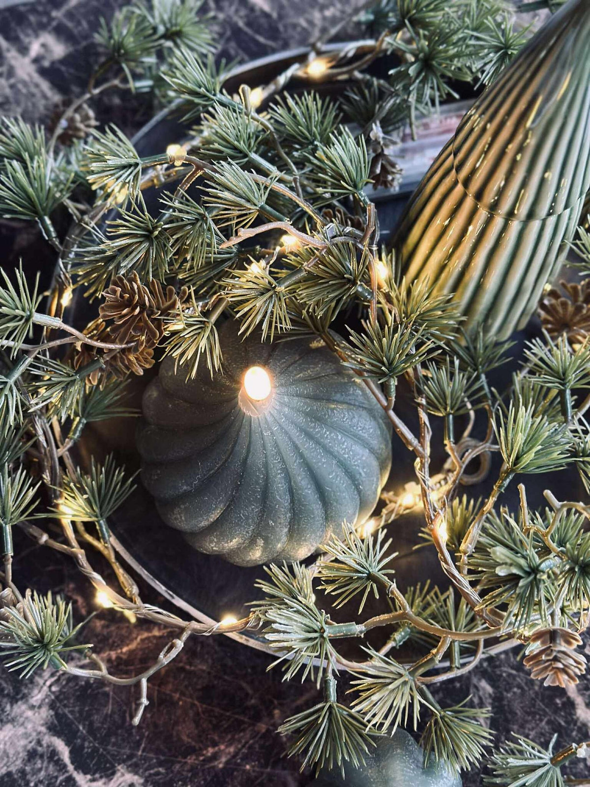 Guirlande lumineuse avec petits cônes