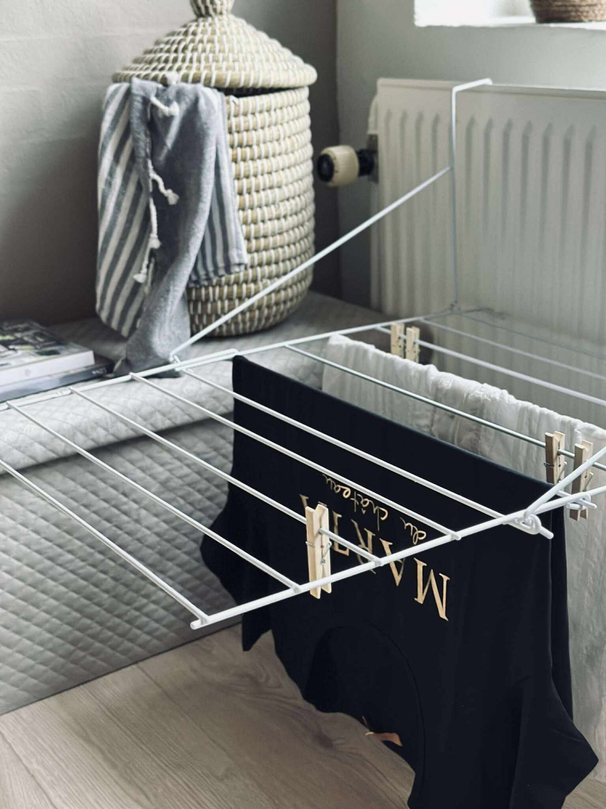 Étendoir à linge avec crochets