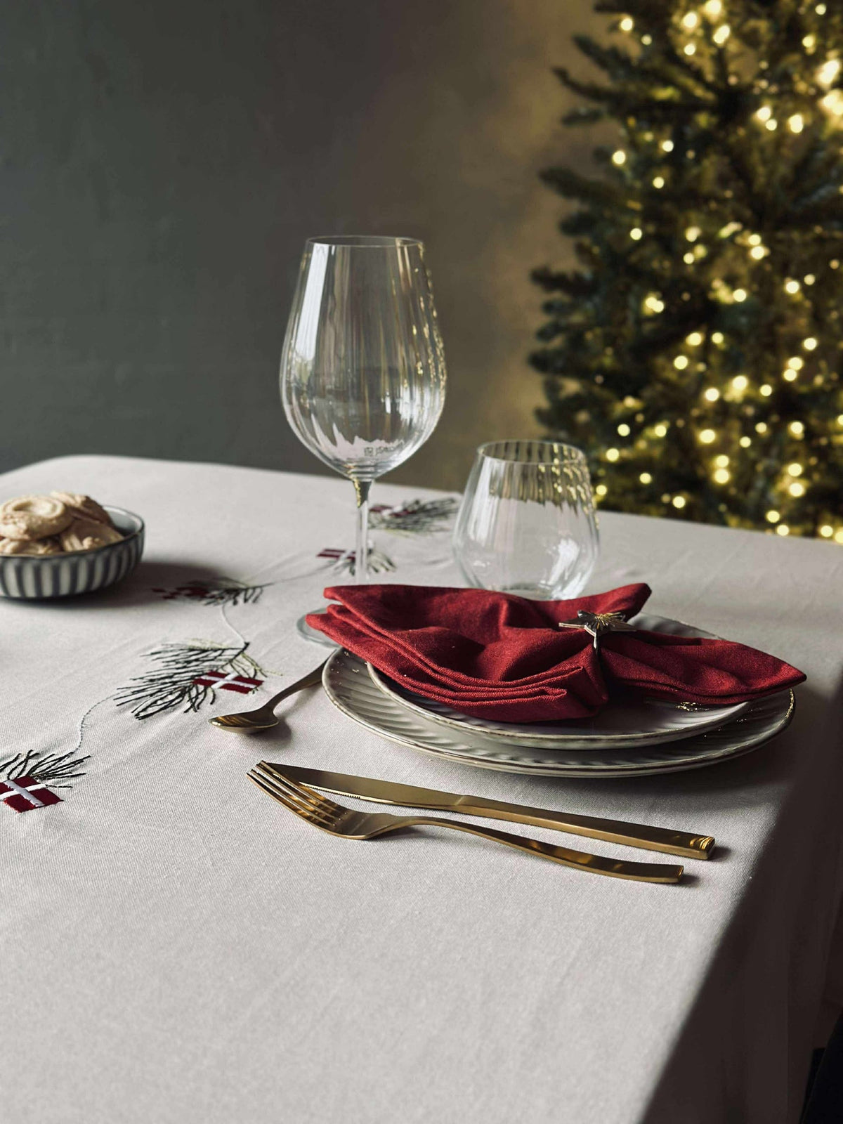 Nappe de Noël 140 x 240 - Noël danois avec drapeaux et cœurs de Noël