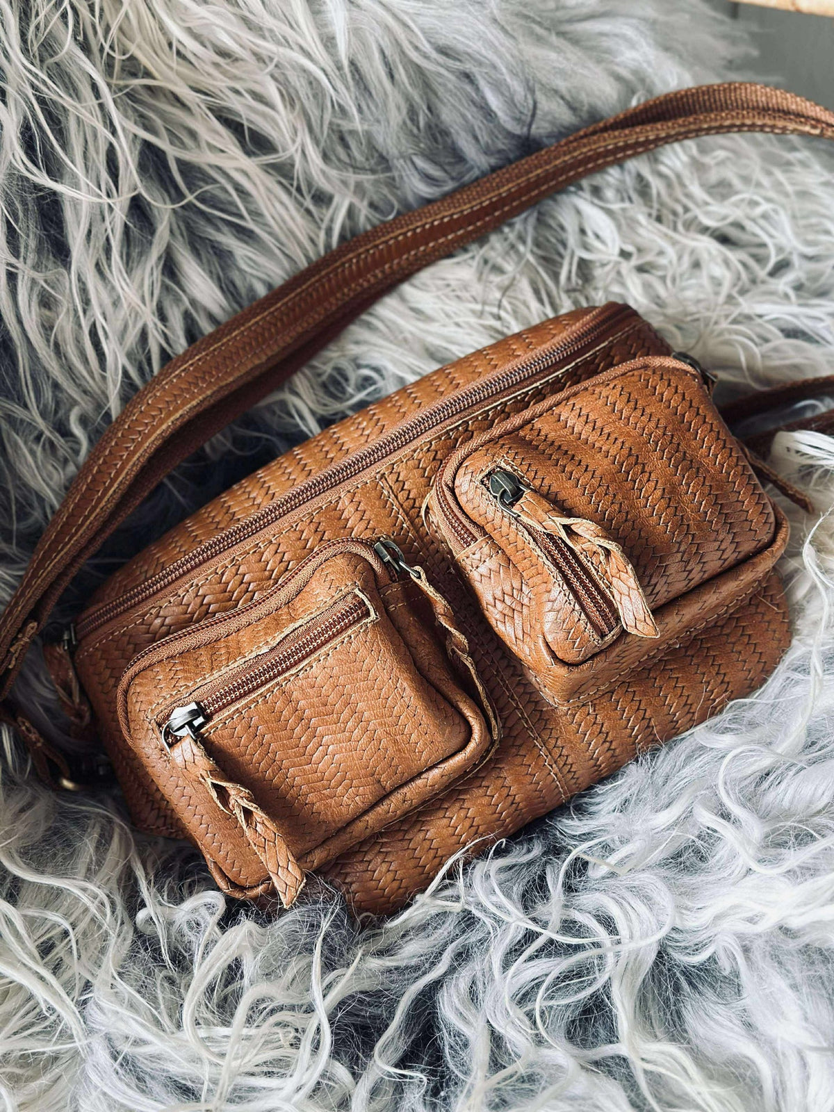 Sac banane Kaya - tressage cognac