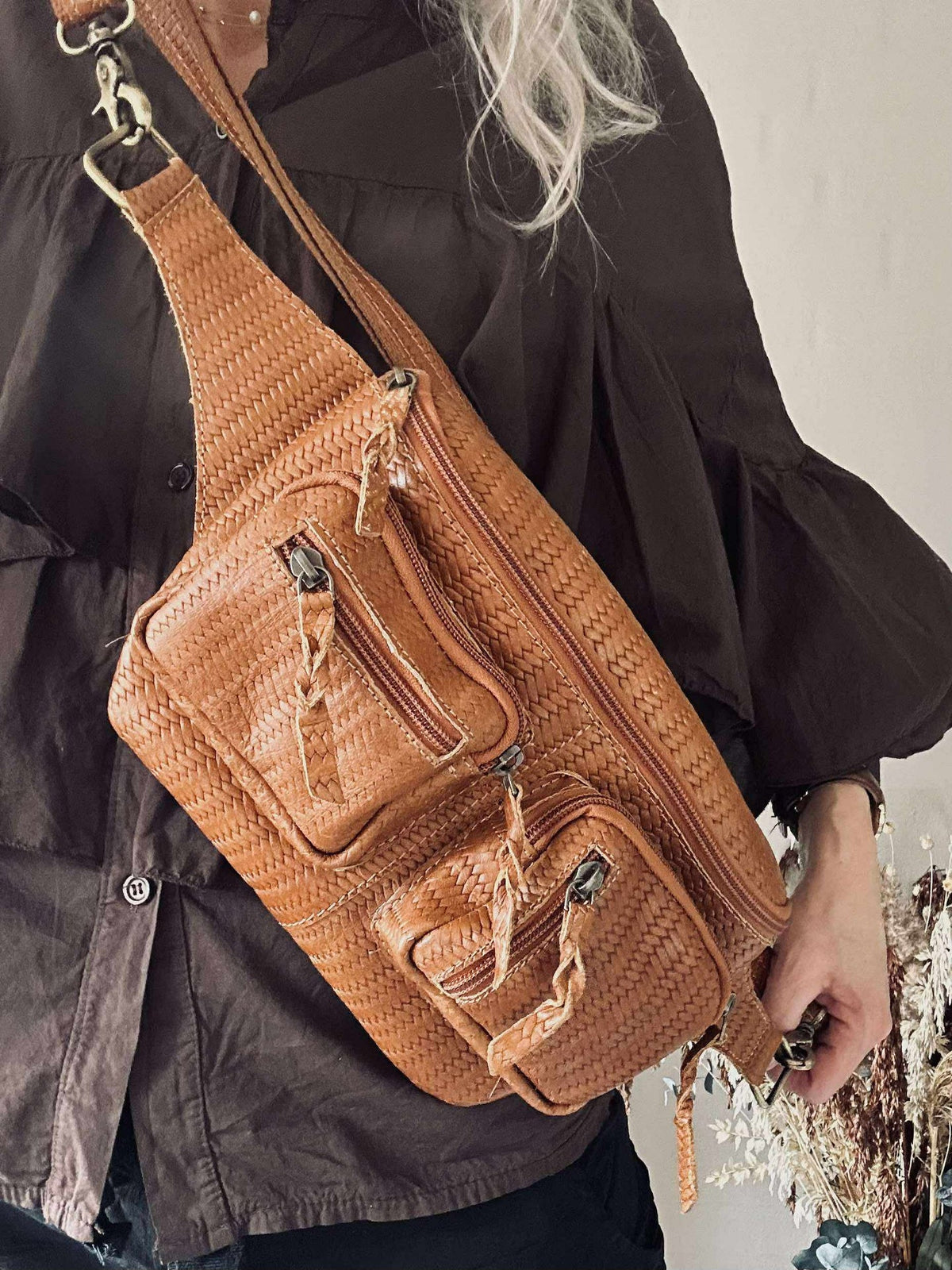 Sac banane Kaya - tressage cognac