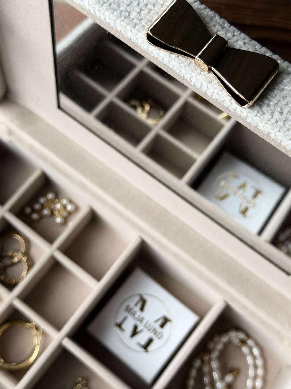 Boîte à bijoux avec nœud